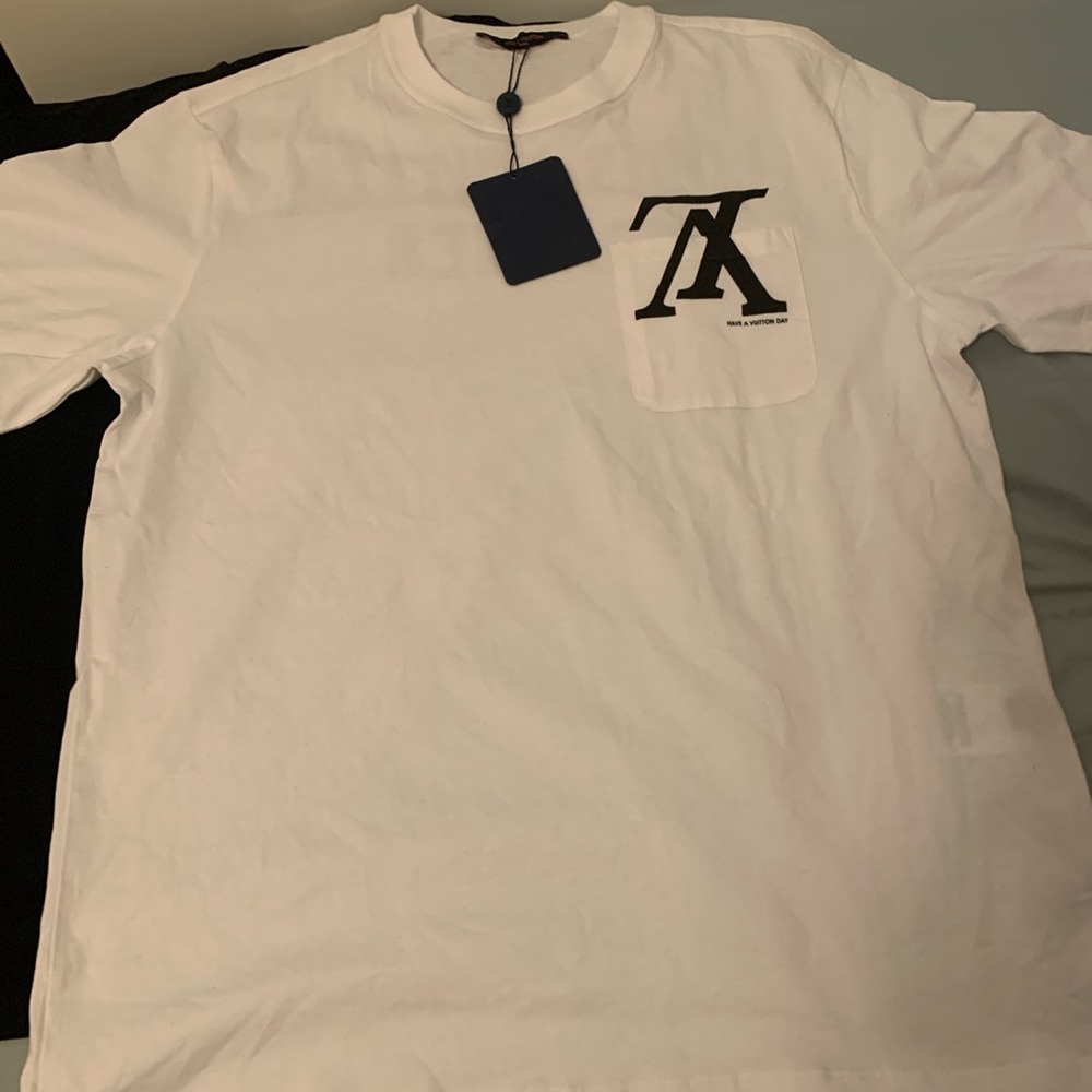 LV Upside down logo pocket tee
